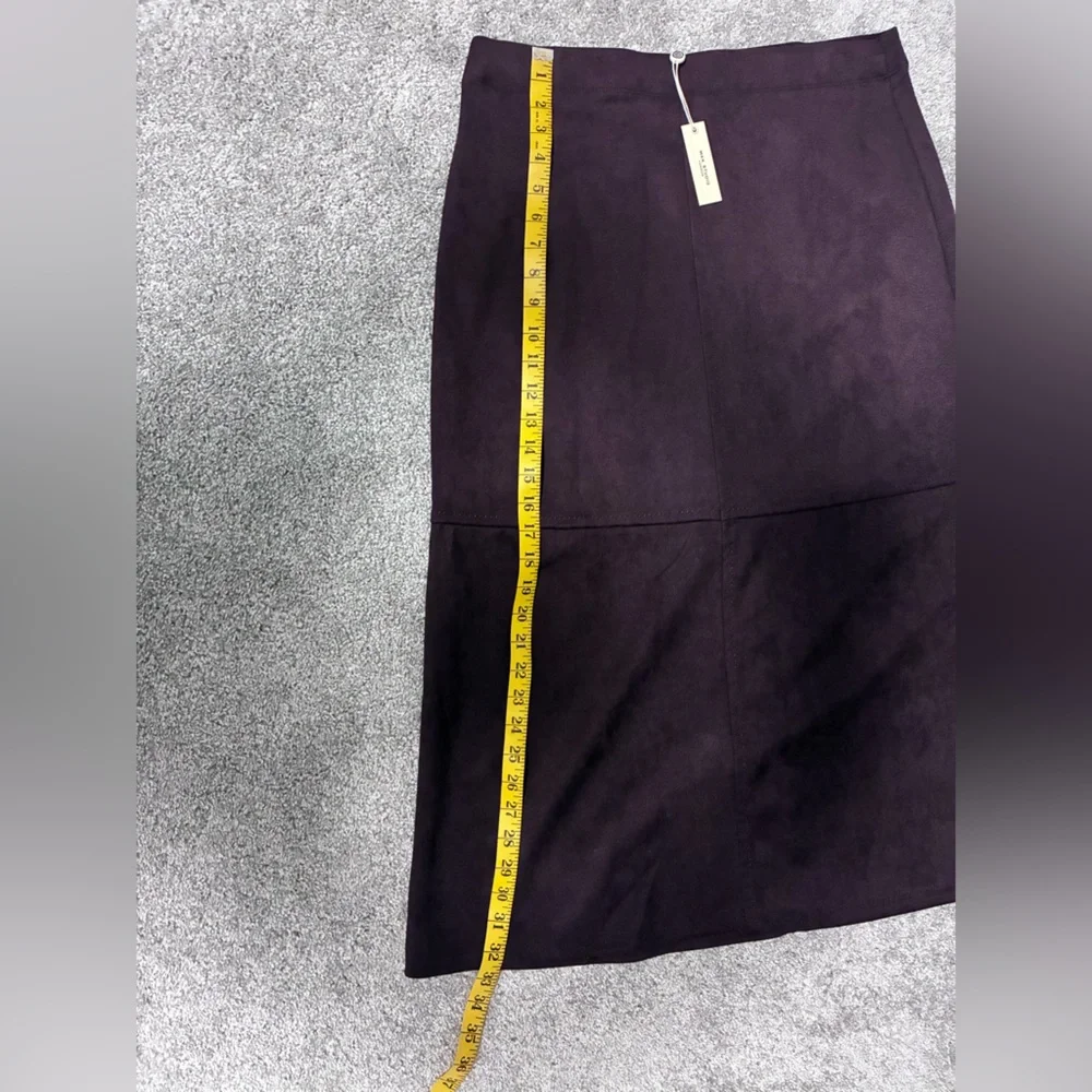 NWT, never worn faux chocolate brown suede women's skirt. Max Studio, size L - Picture 3 of 3